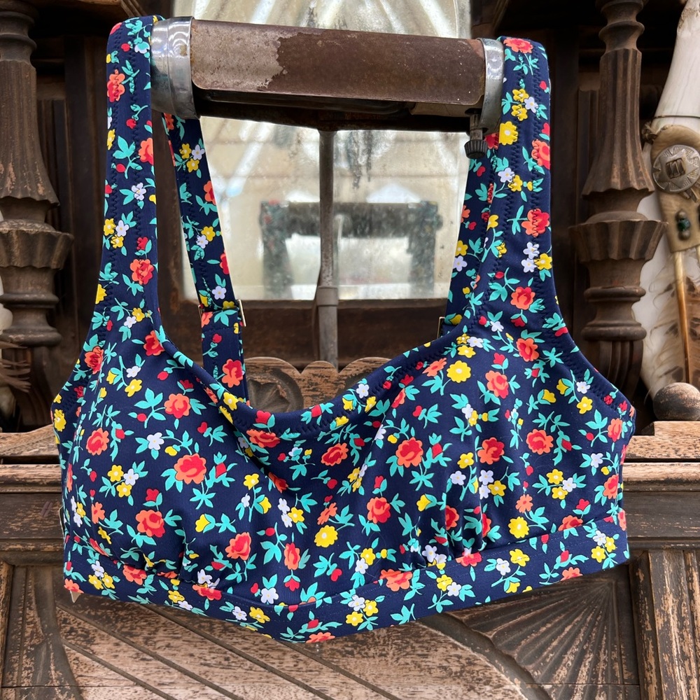 Lands’ End floral bikini top, 4D‎ Great colors